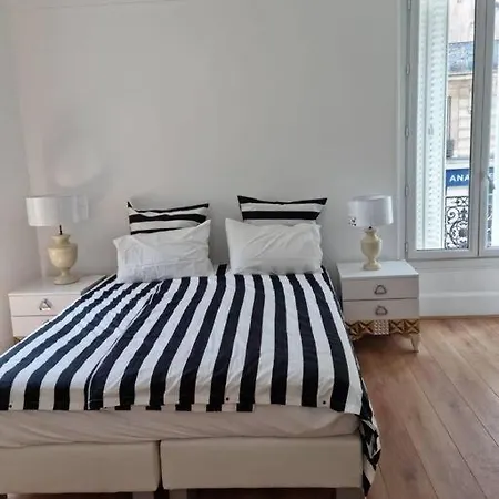 85m2 Center Republique 2 Br-4p Apartment *