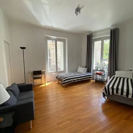 85m2 Center Republique 2 Br-4p شقة باريس