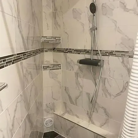 85m2 Center Republique 2 Br-4p Appartement